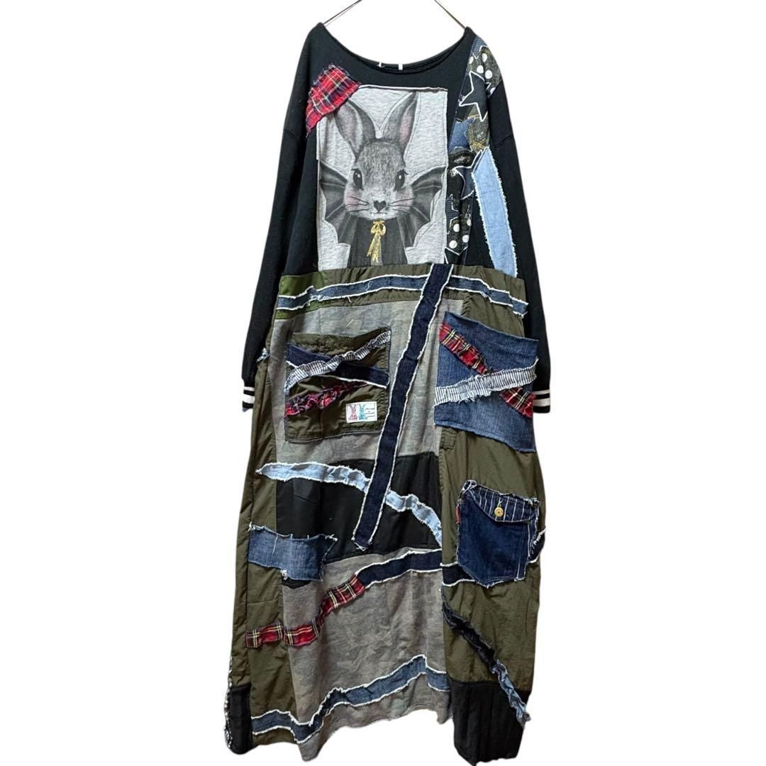 Ｌ うさぎデビル 黒トレーナー×カーキデニムパッチワーク 古着リメイクワンピース