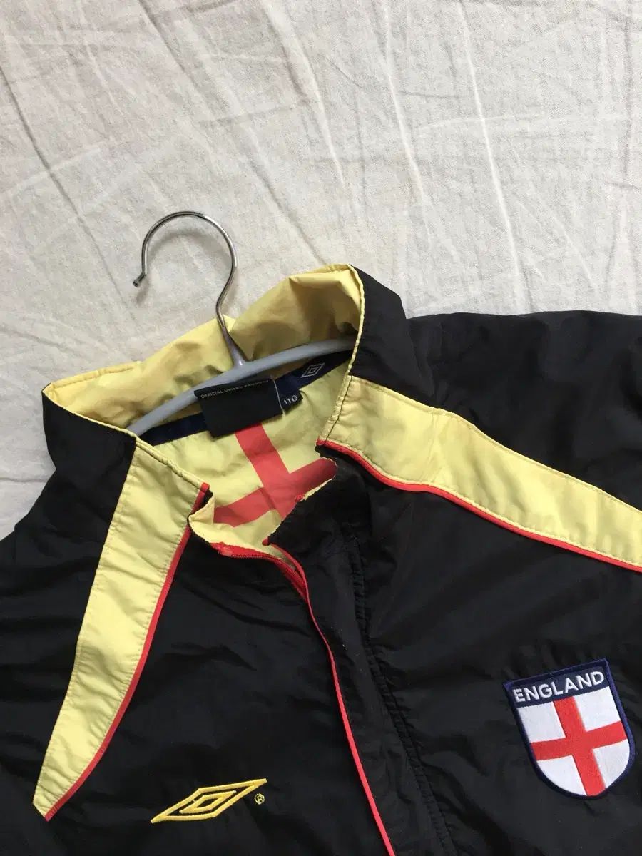 アンブロ イングランド ウィンドブレーカー - メルカリ