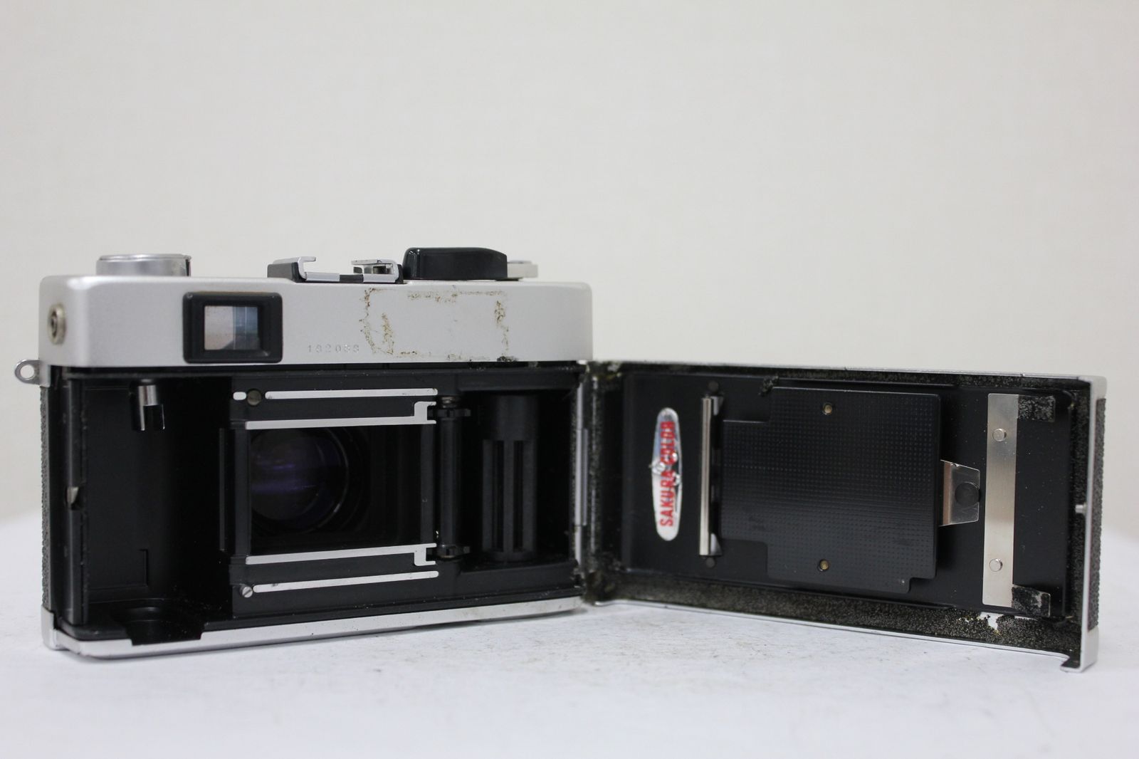 コンパクトカメラ e