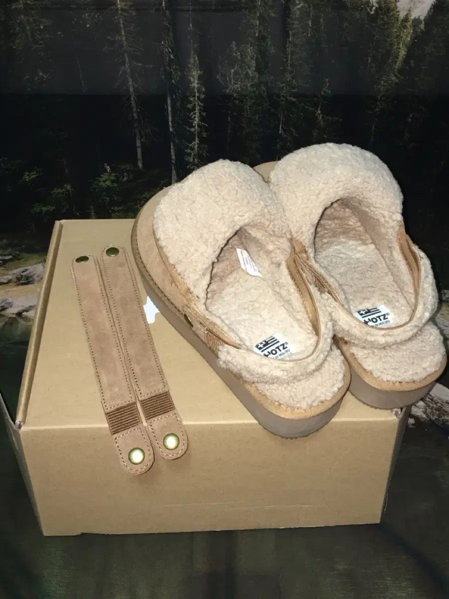 OTZ オッツィ バルーン フラットフォーム 밴딩 スライド ファー スリッパ