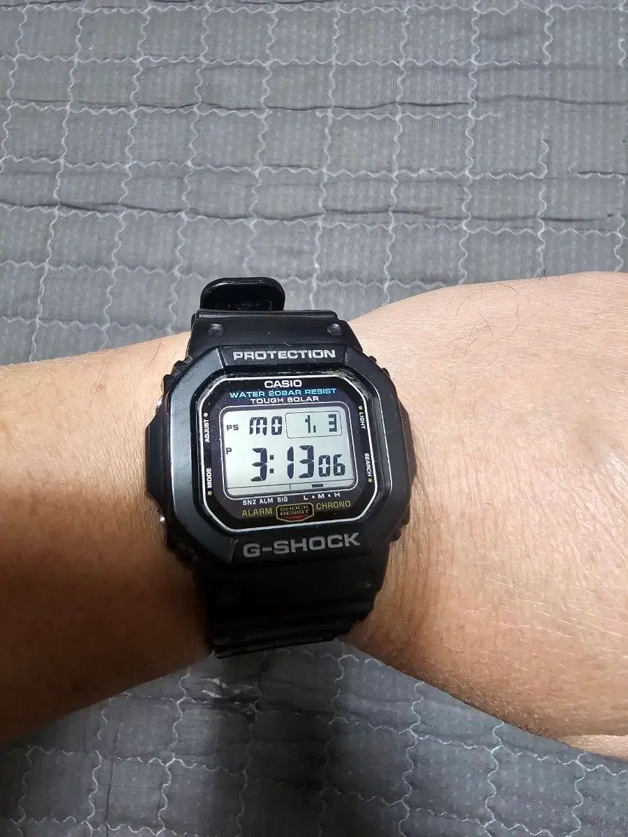 CASIO G-SHOCK G-5600 E ブラック リストウォッチ