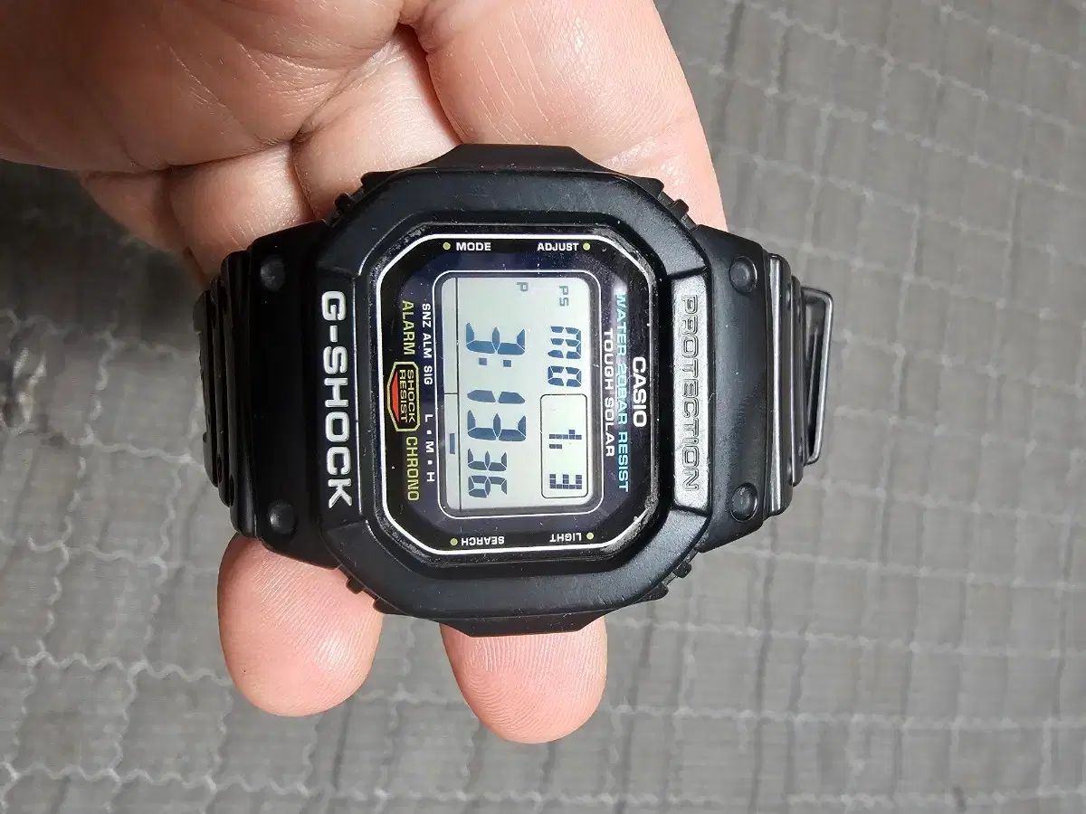 CASIO G SHOCK 5600 E ブラック リストウォッチ