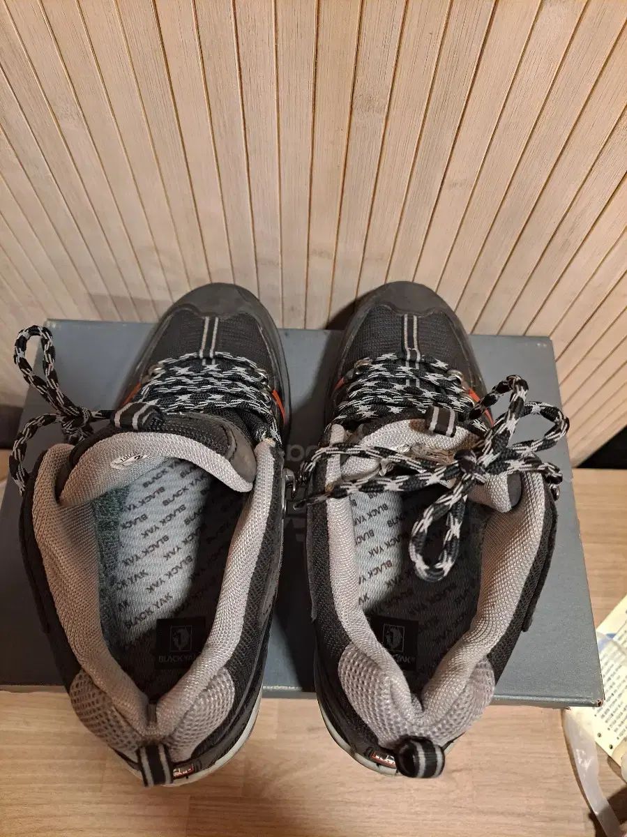 ブラックヤク ゴアテックス