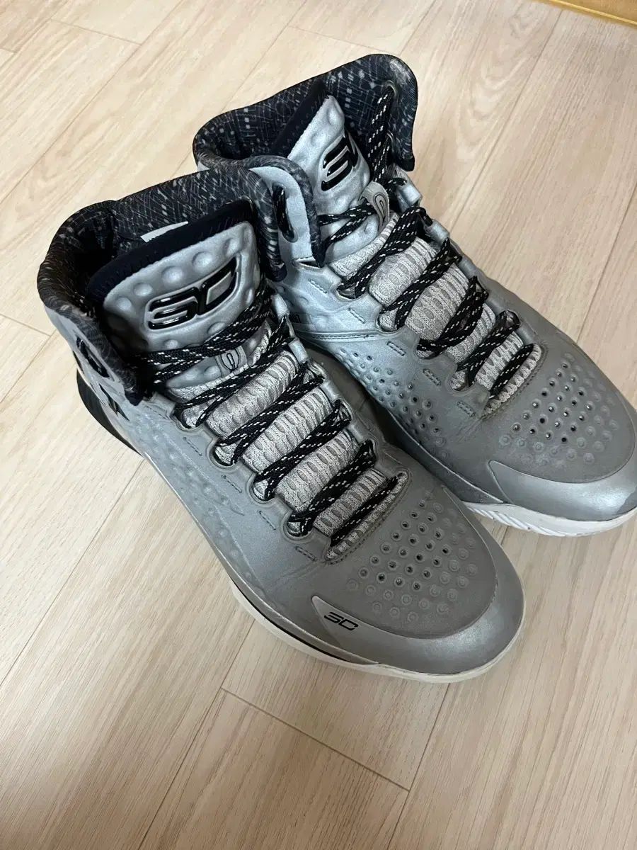 アンダーアーマー カリー1 メタリック シルバー 265