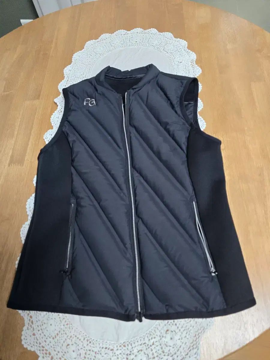 パーリーゲイツ ブラック ダウン ベスト