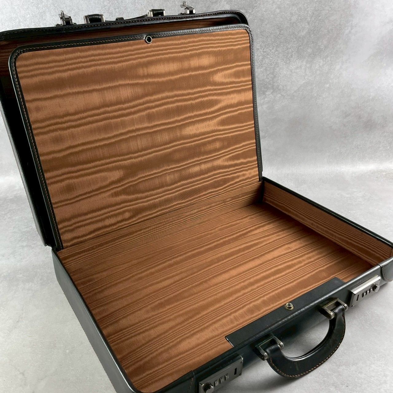 ダンヒル dunhill ⭐️レザー ブリーフケース 人気✨ダンヒル dunhill ブリーフケース アタッシュケース ビジネス