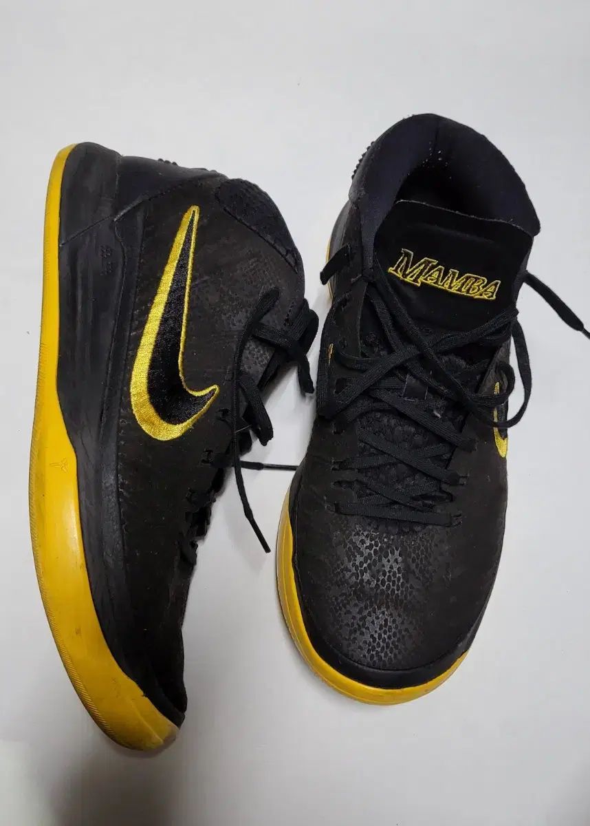 ナイキ コービー マンバ バスケシューズ ブラック イェロー
