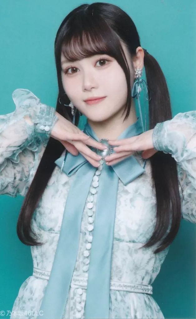 中古】生写真(乃木坂46) 乃木坂46/伊藤理々杏/両手上げ・トレカサイズ