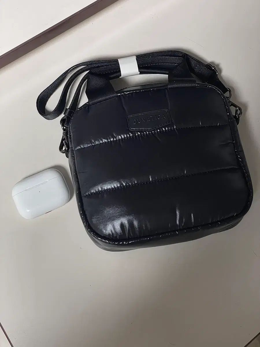 デュベティカ ブラック ミニ クロスバッグ