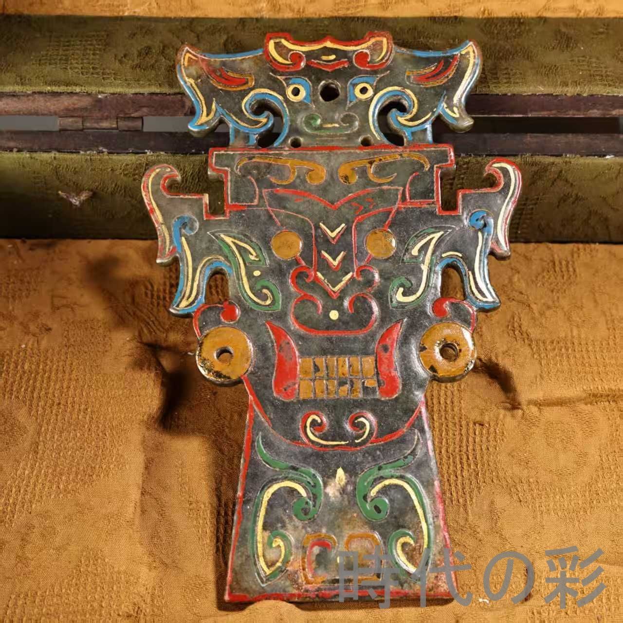 中国古美術　和田古玉 古びた蔵『和田玉 高古玉彫り 三足龍紋鳳蓋玉