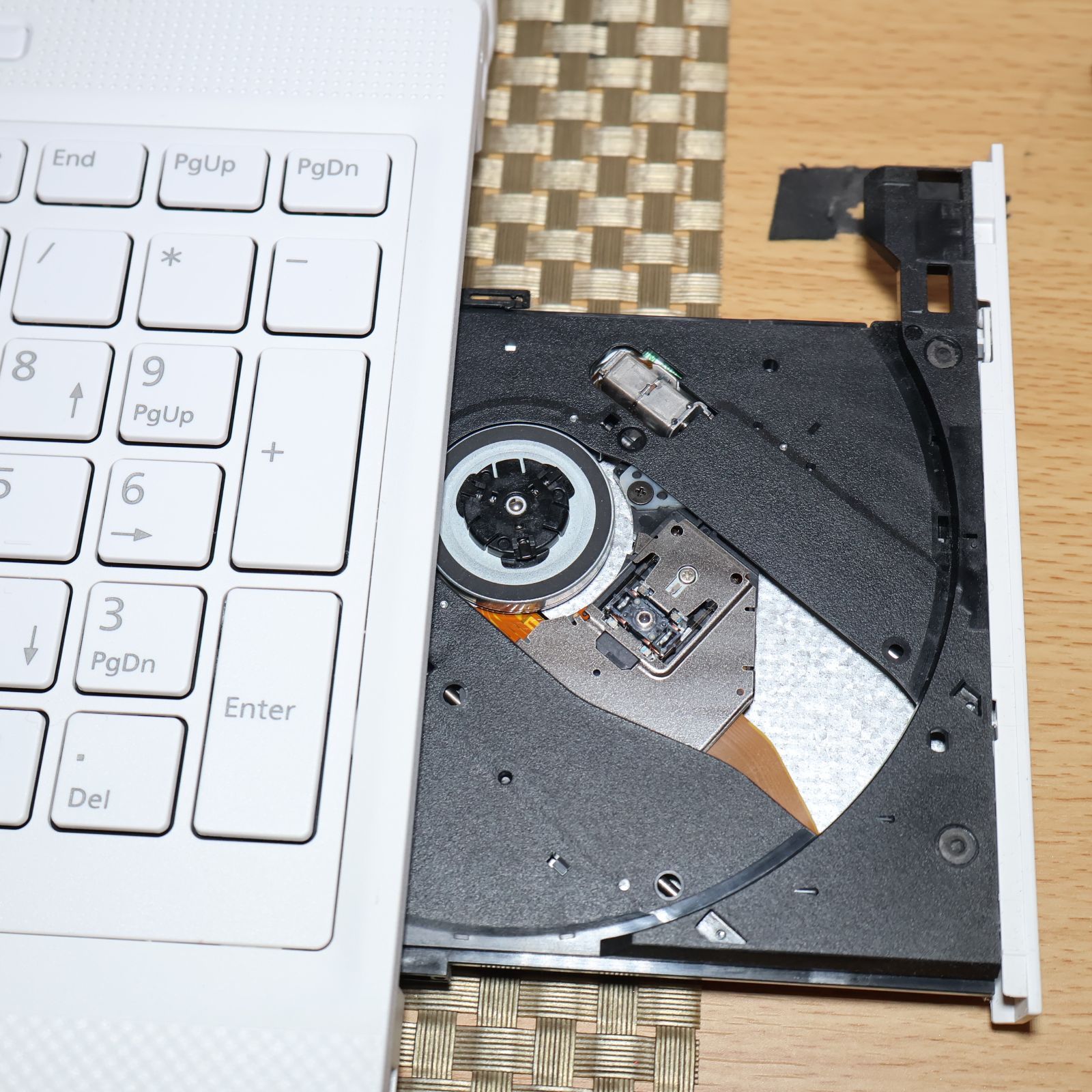 極上美品Win11超高年式11世代CPU/新品SSD/メ8/DVD/無線/カメラ - メルカリ