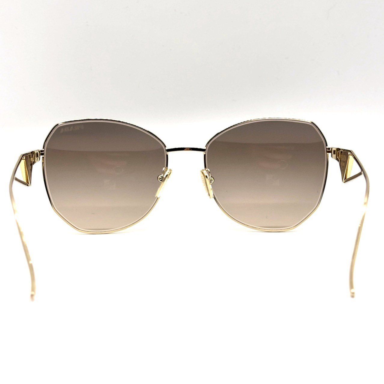 横顔を美しく魅せる】 PRADA プラダ サングラス トライアングルロゴ