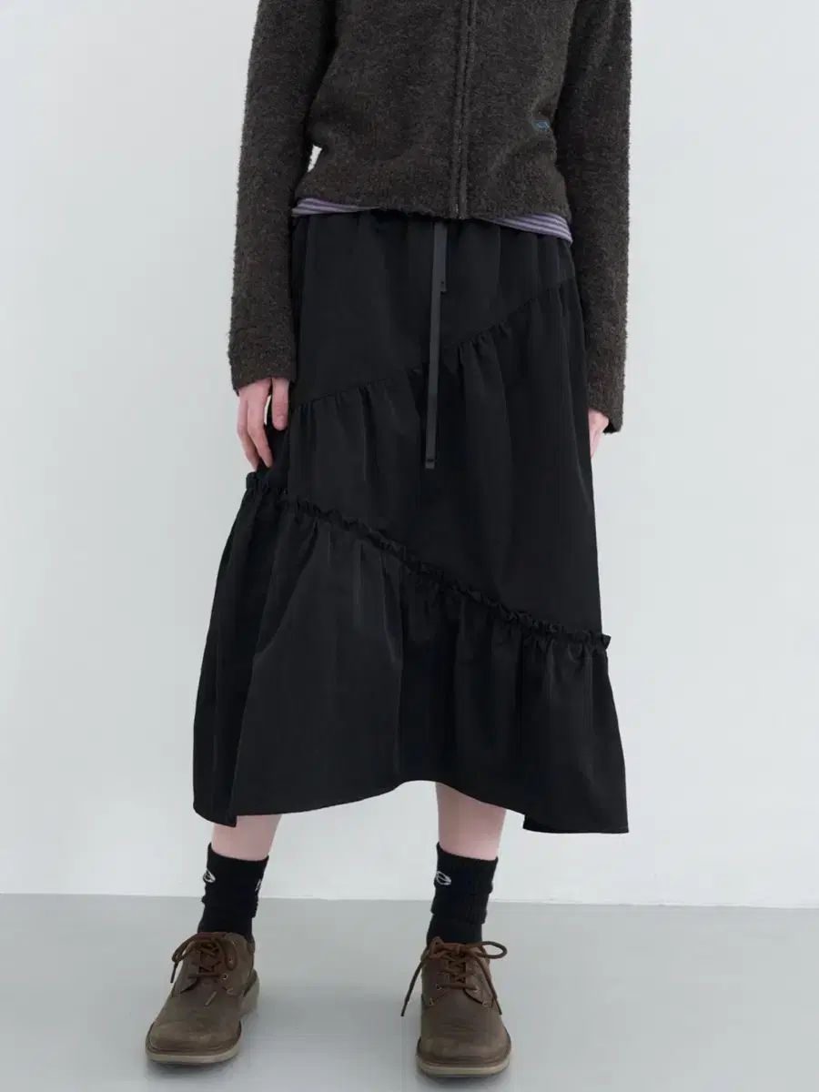 ENZO BLUES コーティングシャーリングスカート