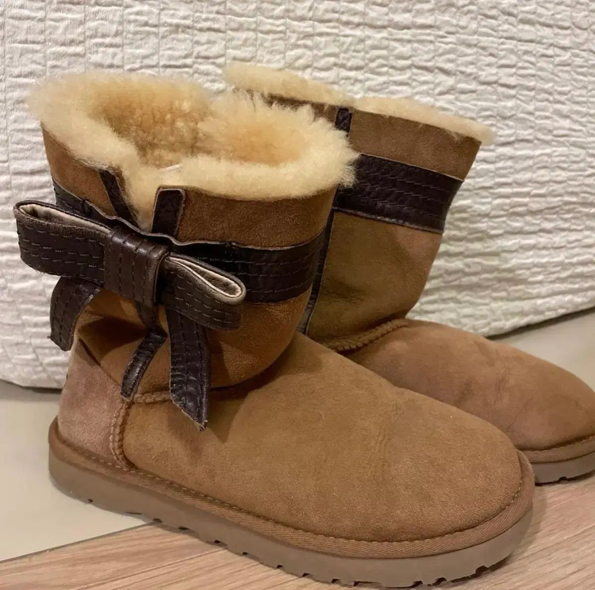 アグ ブーツ リーリボン Josette Sheepskin Boots