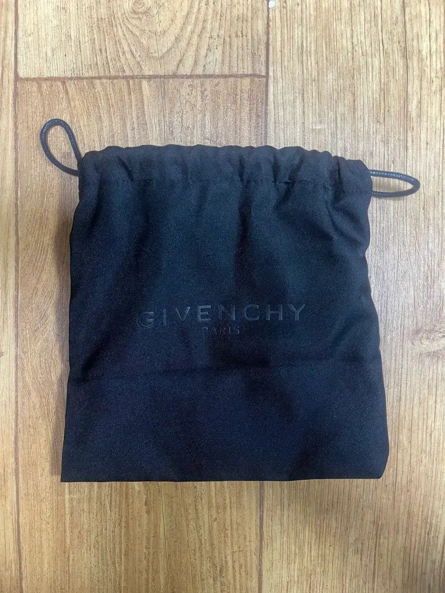 ジバンシィ ロットワウラー バッグチャーム キーホルダー