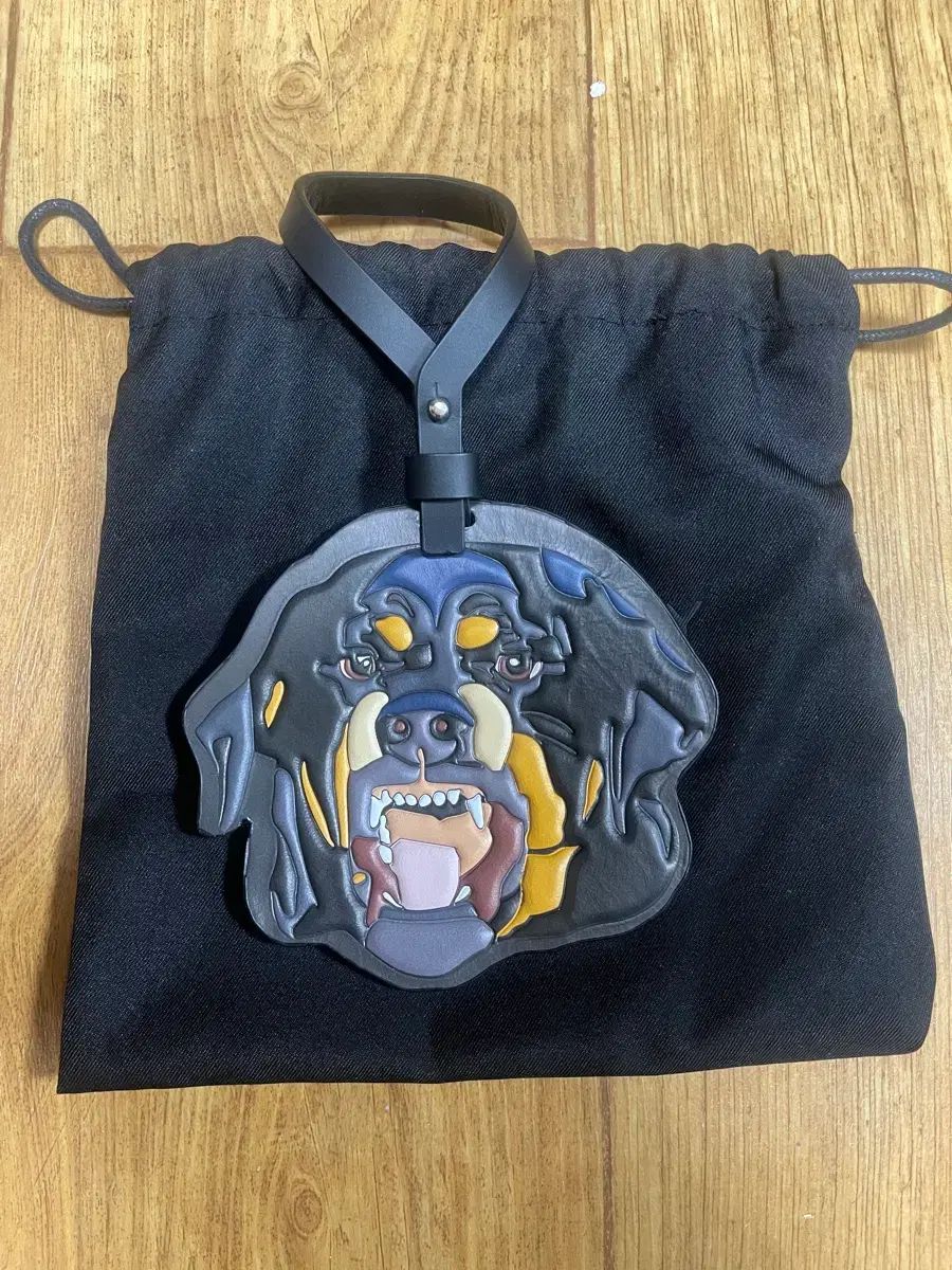 ジバンシィ ロットワウラー バッグチャーム キーホルダー