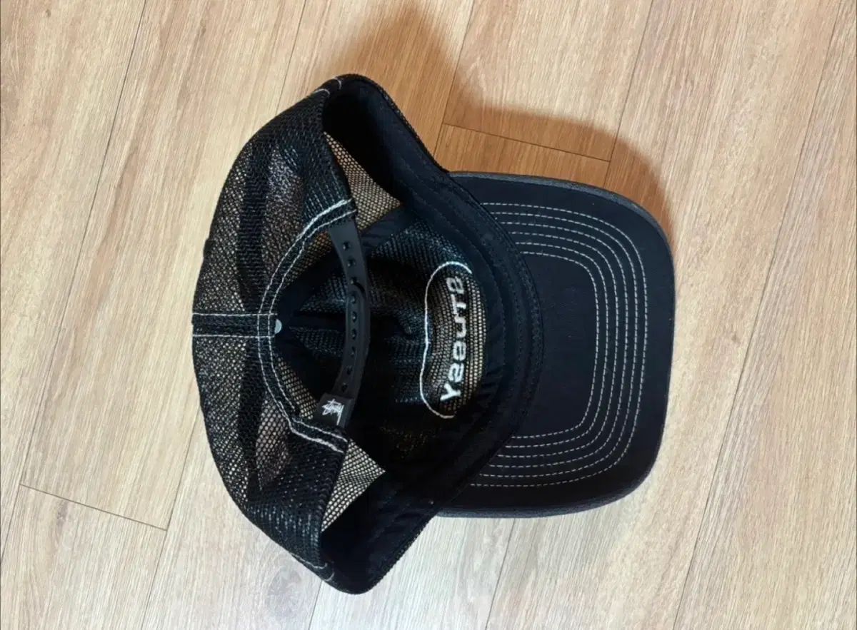 Stussy トラッカーキャップ ブラック STUSSY（ステューシー） キャップ 帽子 STUSSY Big Basic Trucker Cap