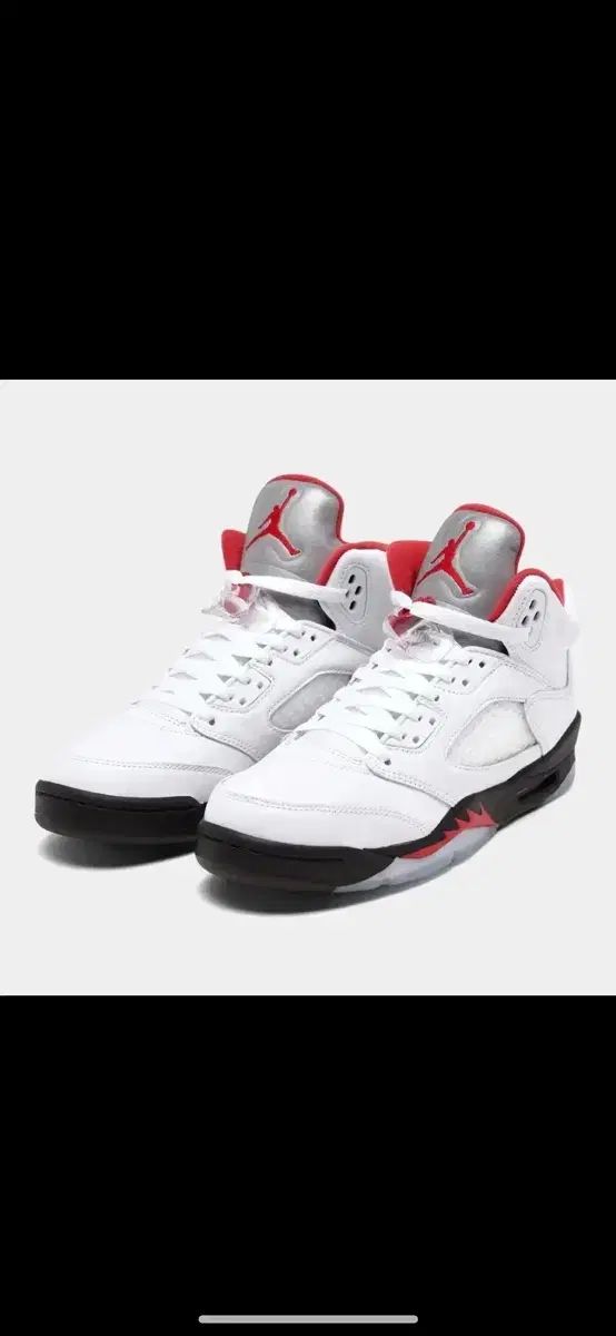 ジョーダン5 レトロ ファイアレッド シルバータン