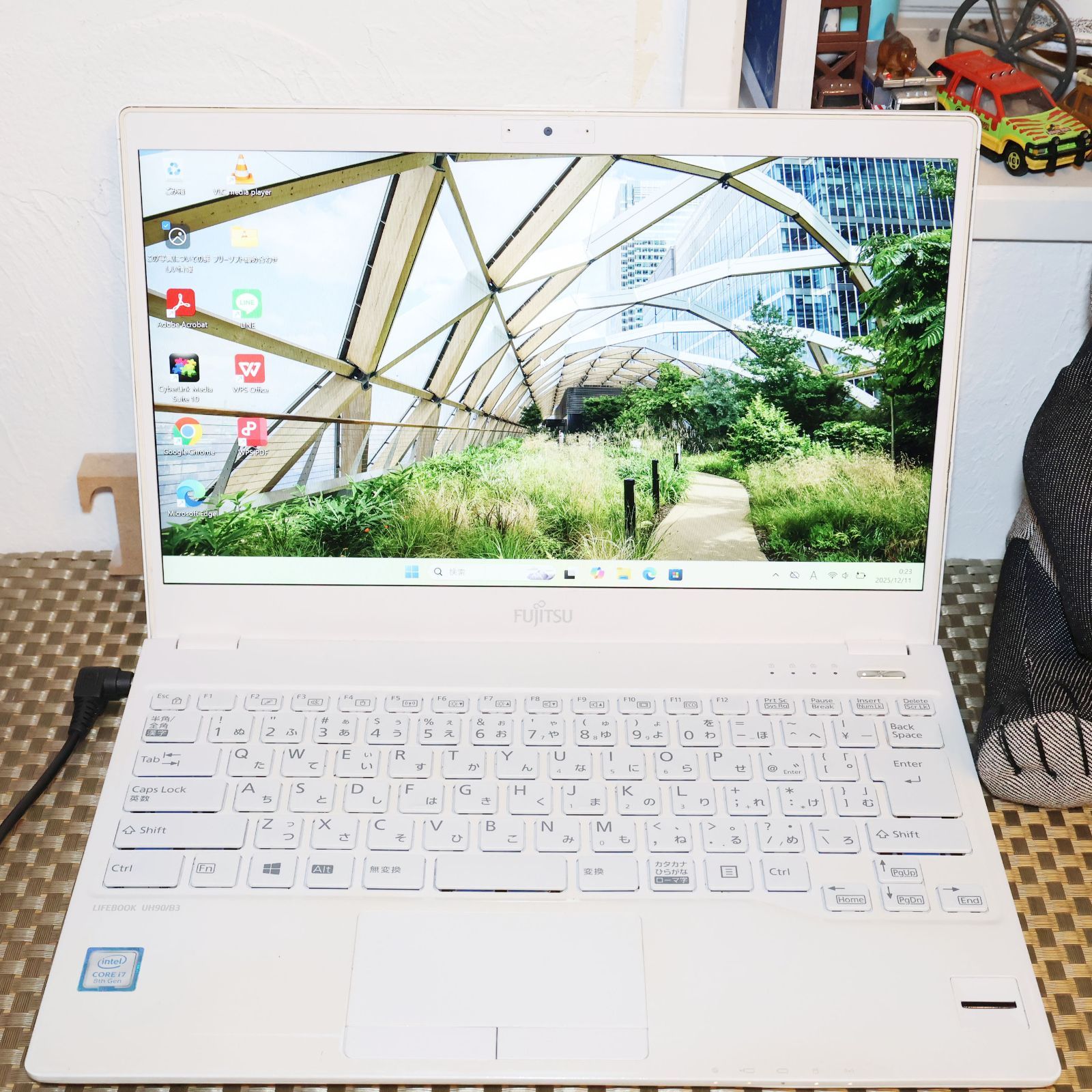 人気の白！Win11正式対応/メ8G/新品SSD/カメラ/フレームレス/HDMI 特価！人気の白Win11公式対応8世代i7/メ8G/SSD/タッチ/無線/カメラ