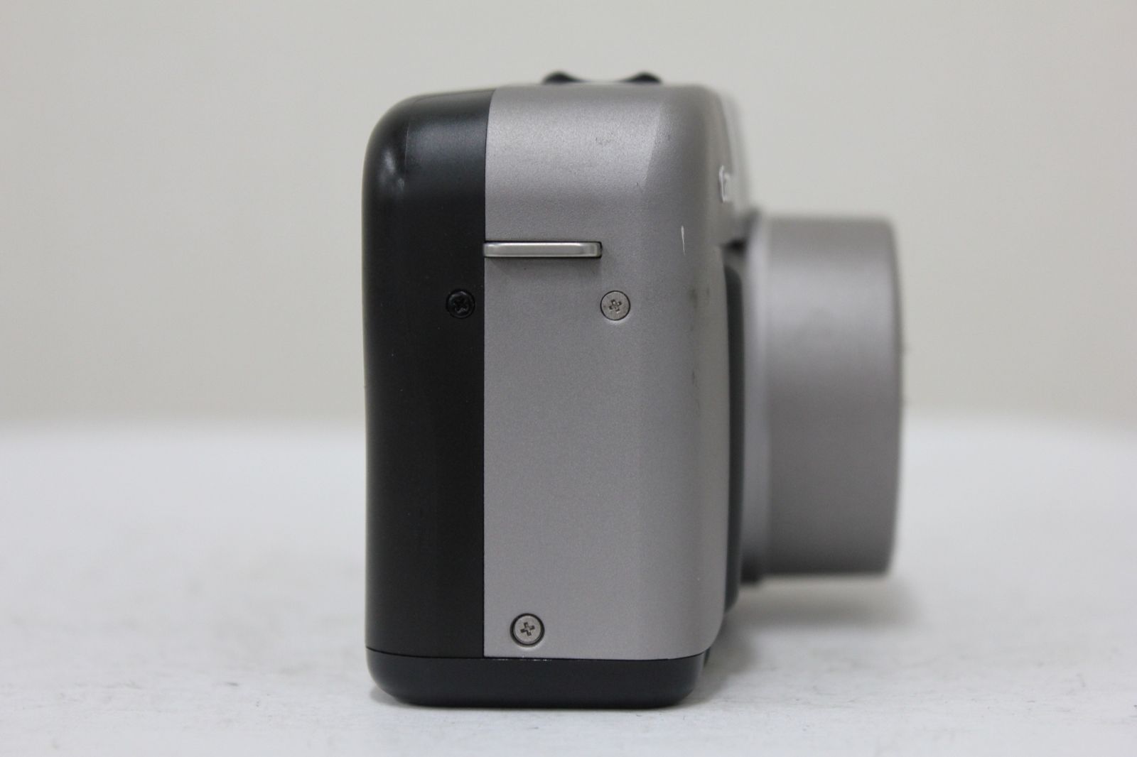 コンパクトカメラ e