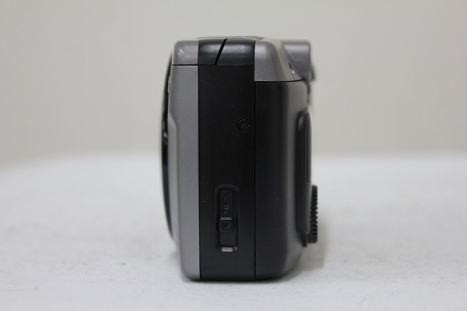 8 コンパクトカメラ