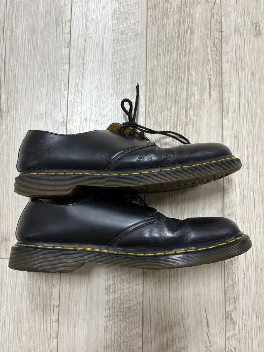 DR MARTENS