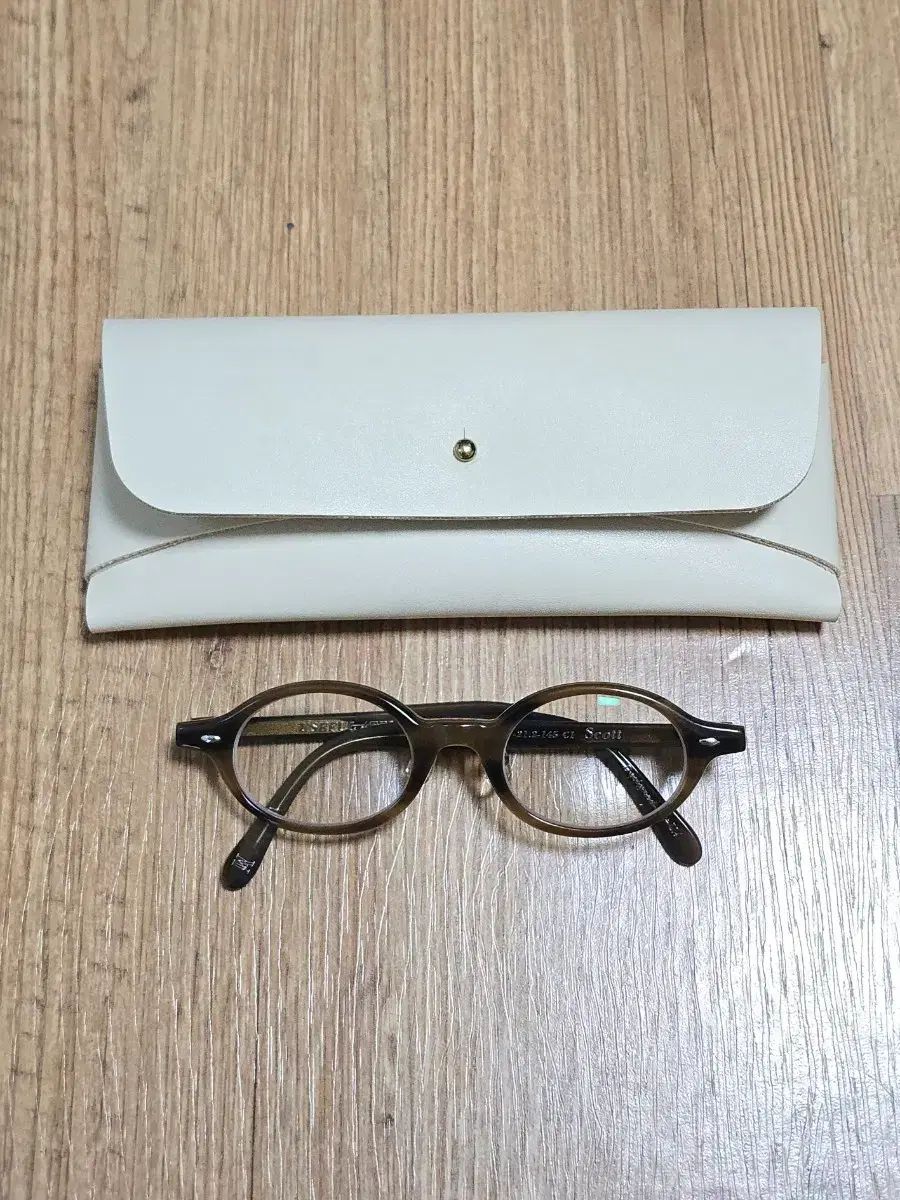 ユズフルアトリエ スコット Scott ウッド ブラウン