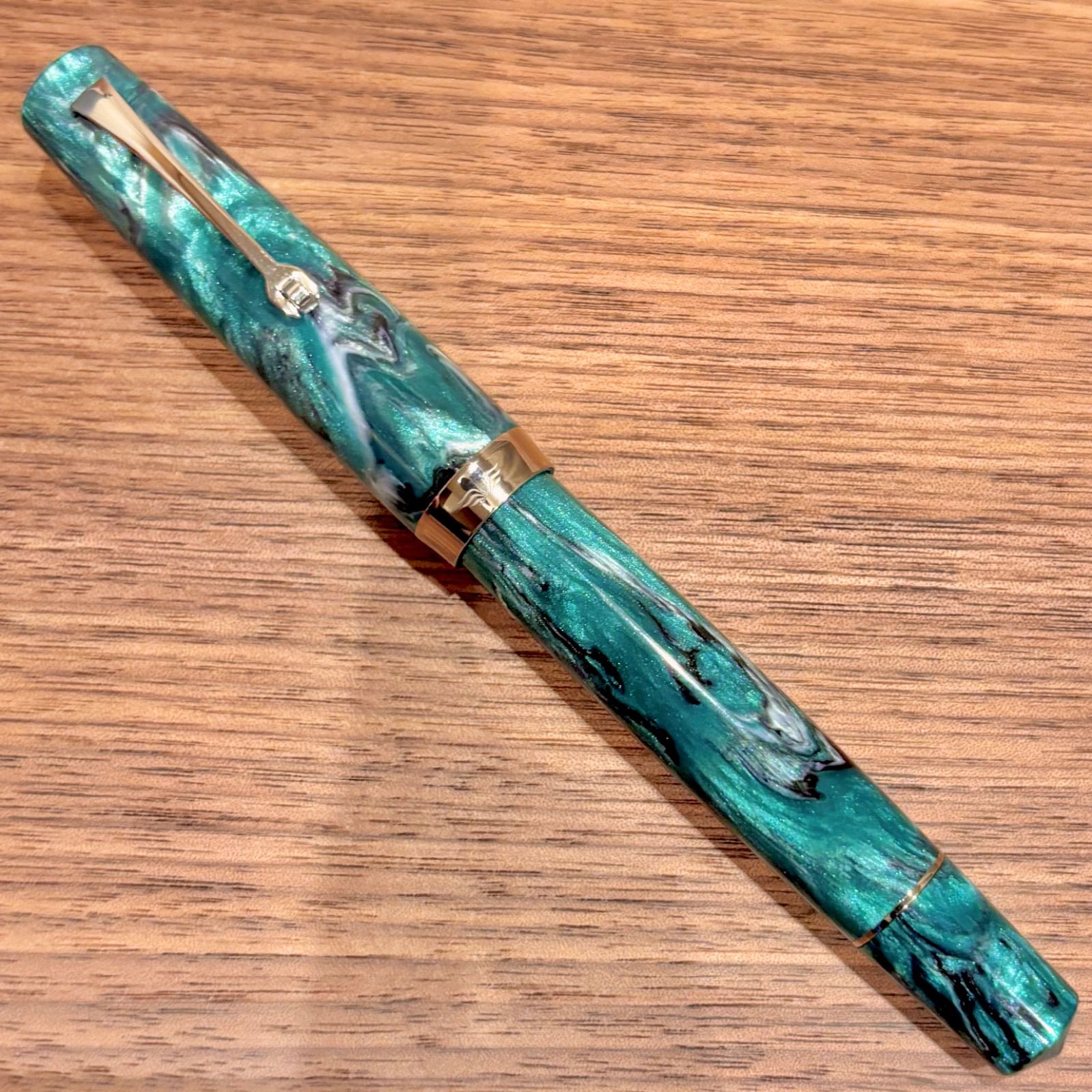 世界 100本 レオナルド万年筆 モーメント マジコ ジョナサン ブルックス ティール 細字|EF シリアルナンバー刻印あり 品 再入荷なし