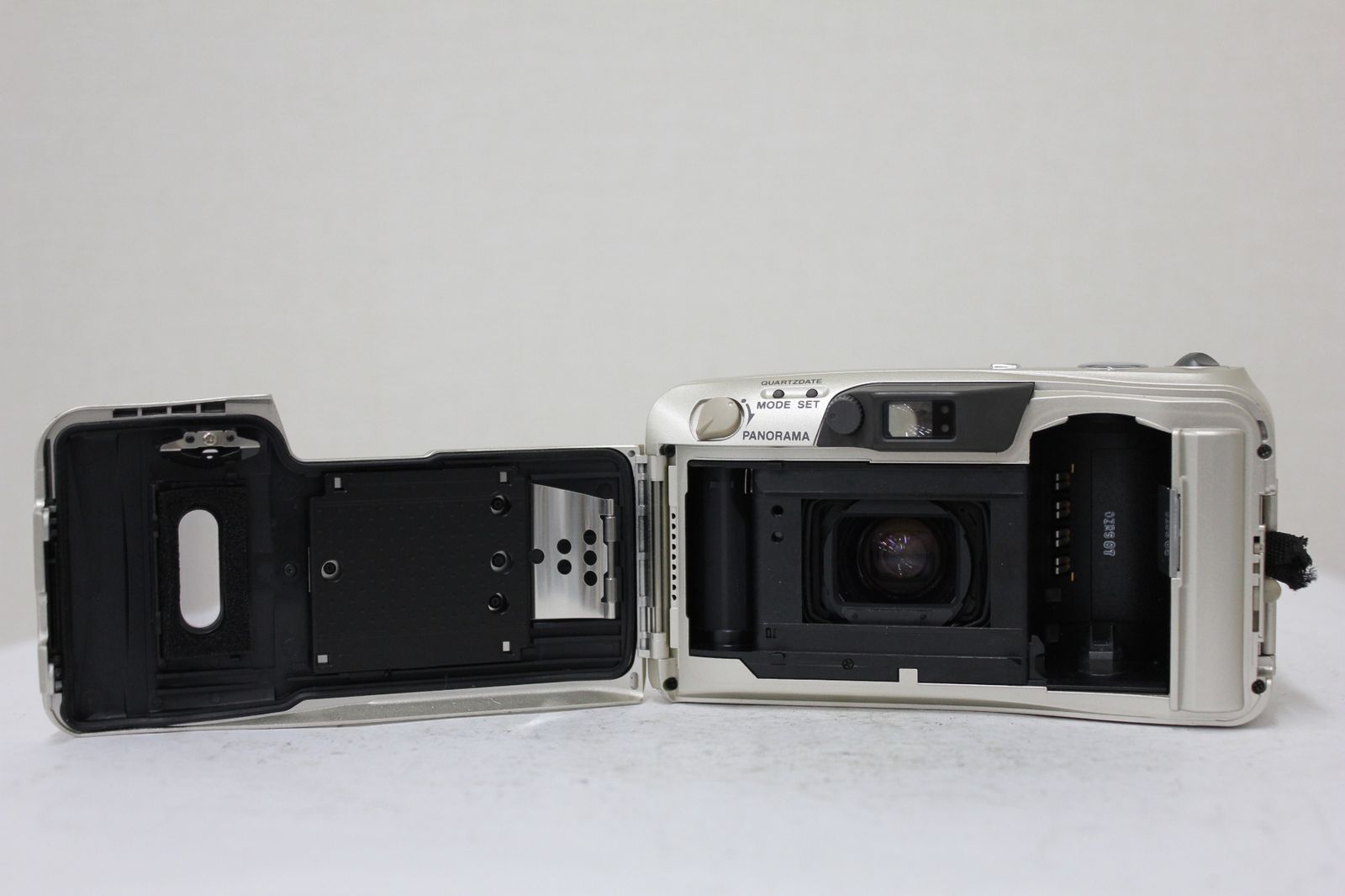 コンパクトカメラ e