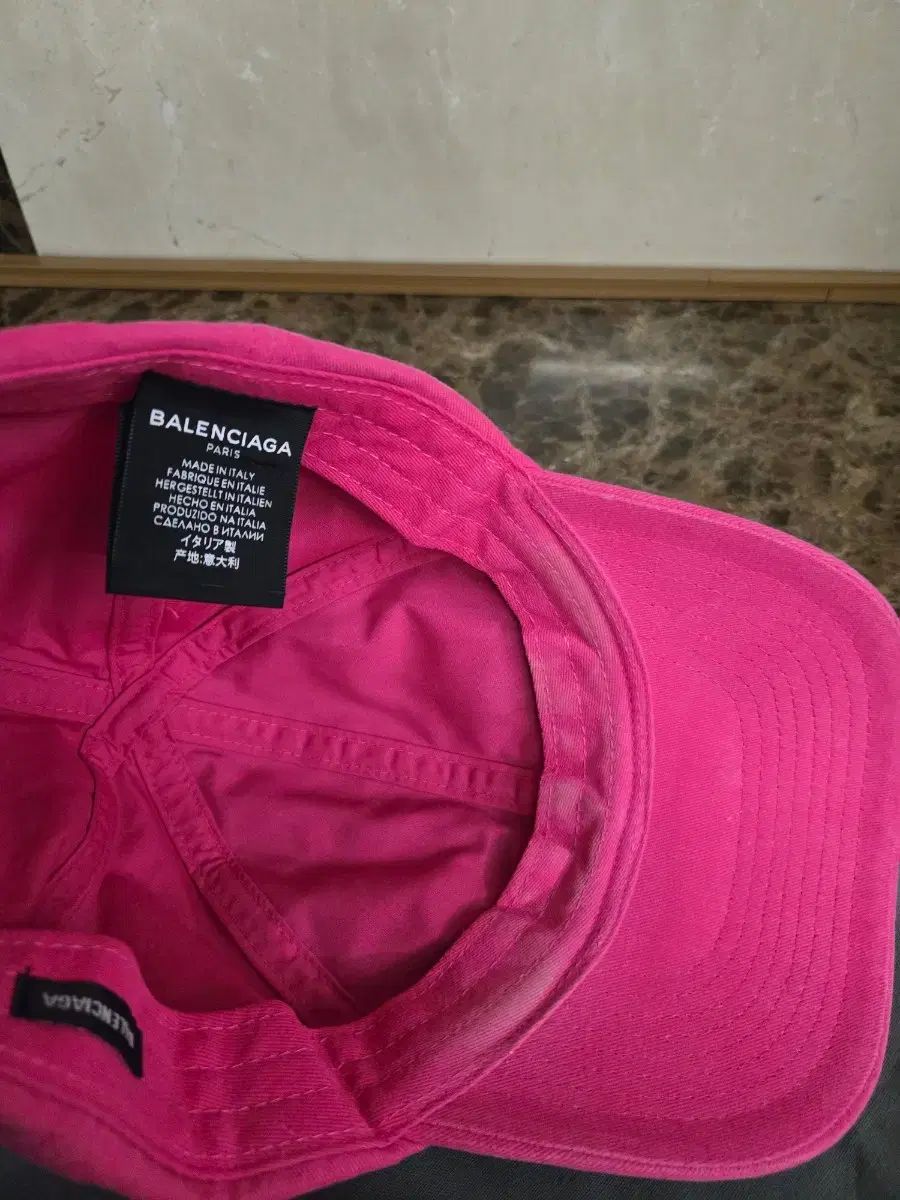 バレンシアガ ピンク ベースボールキャップ 正規品 - メルカリ