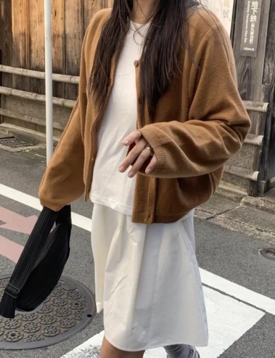 エクリースのオーバーサイズ クロップド カーディガン