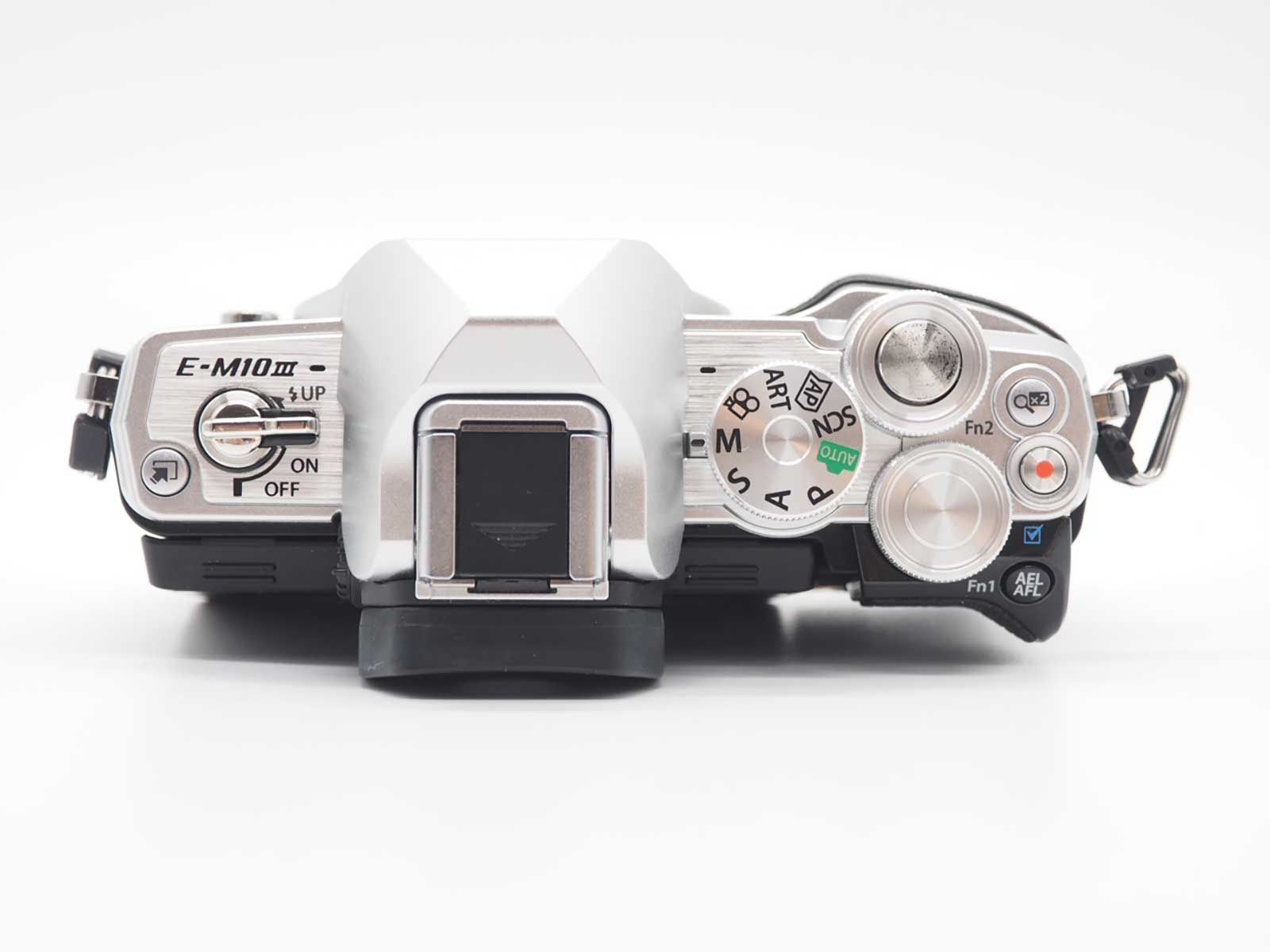 オリンパス Olympus OM-D E-M10 Mark III 16.1MP Silver Camera Body