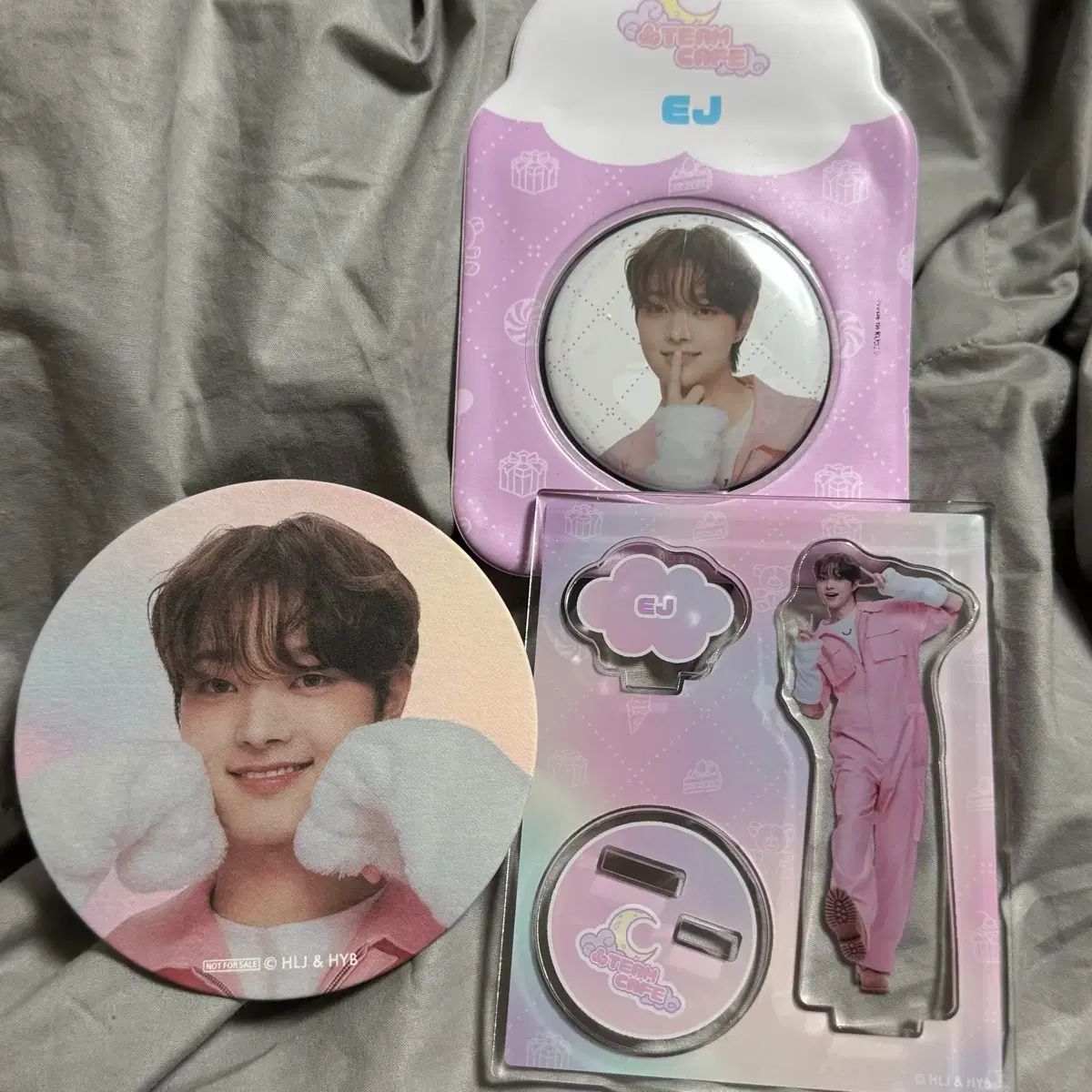 앤팀カフェ 의주 アクリルスタンド アクスタ 缶バッジ コースター