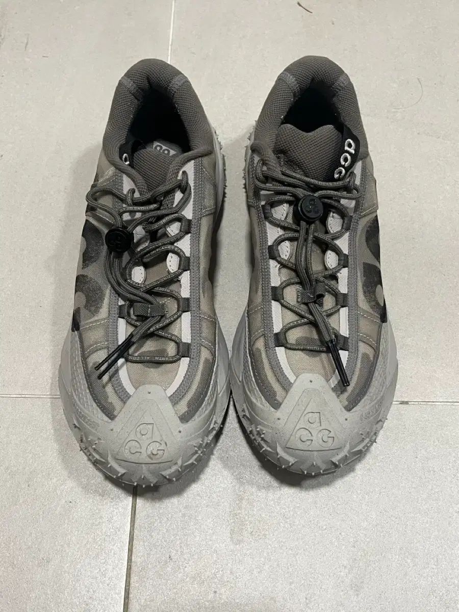 ナイキ ACG マウンテン フライ 2 ロー ライト アイアン オア ブラック 275