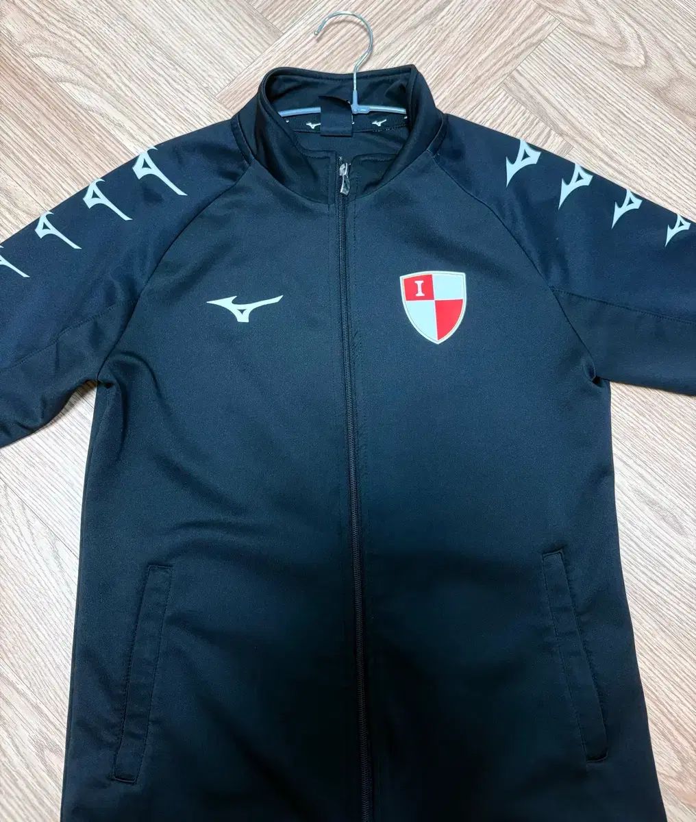 釜山アイパーク U 18サッカー部 ミズノ ジップアップ