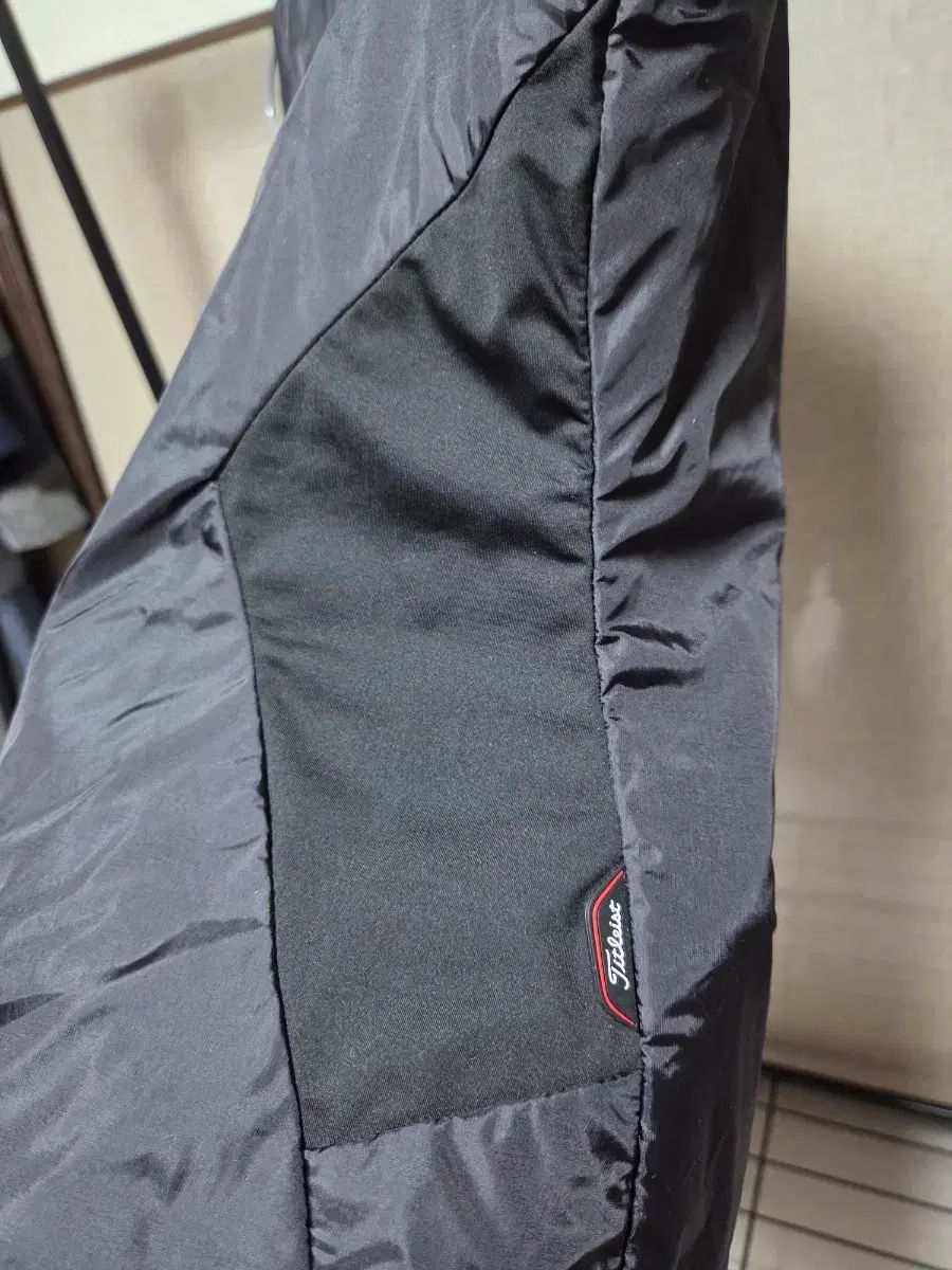 Titleist ブラック ゴルフ ダウンベスト - メルカリ