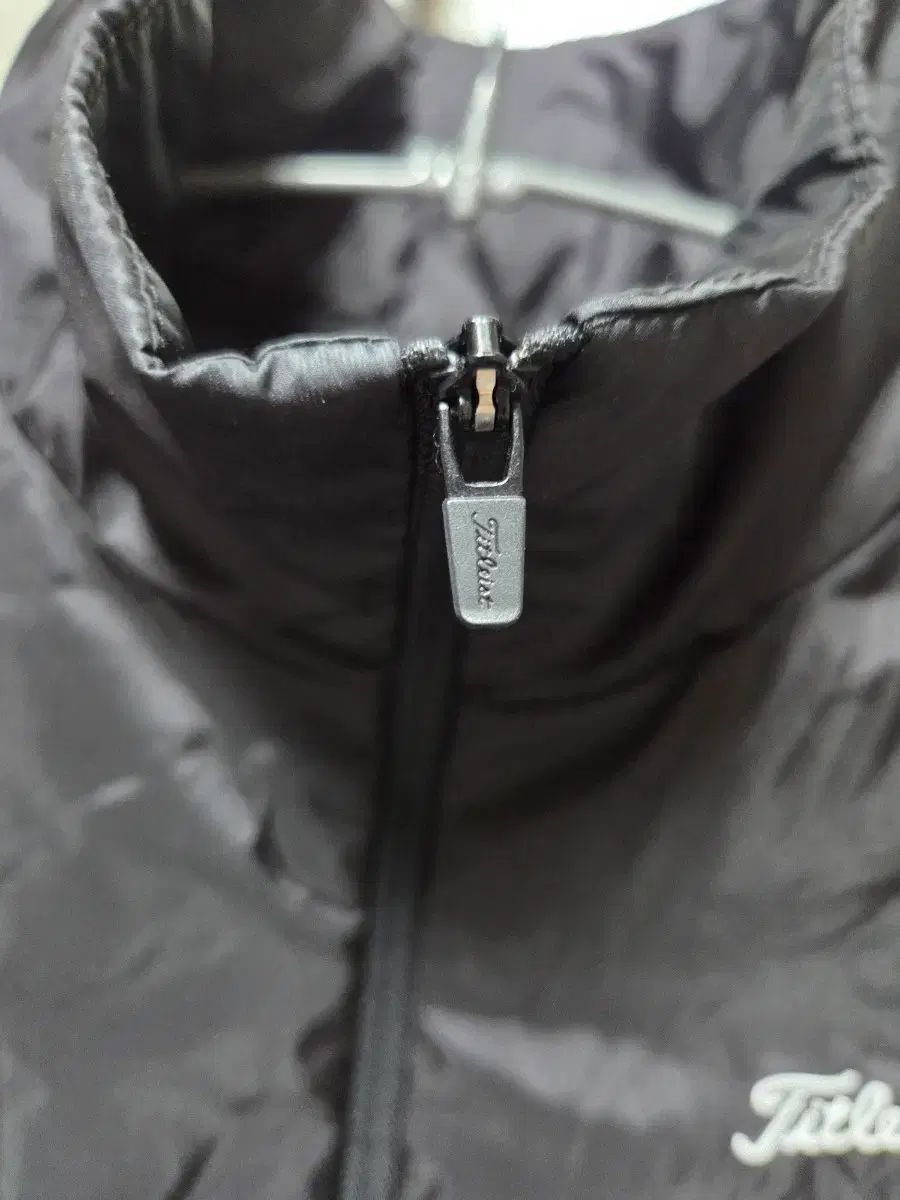 Titleist ブラック ゴルフ ダウンベスト - メルカリ