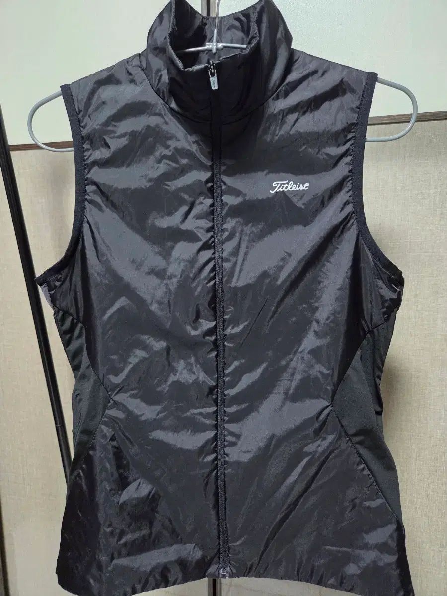 Titleist ブラック ゴルフ ダウンベスト - メルカリ