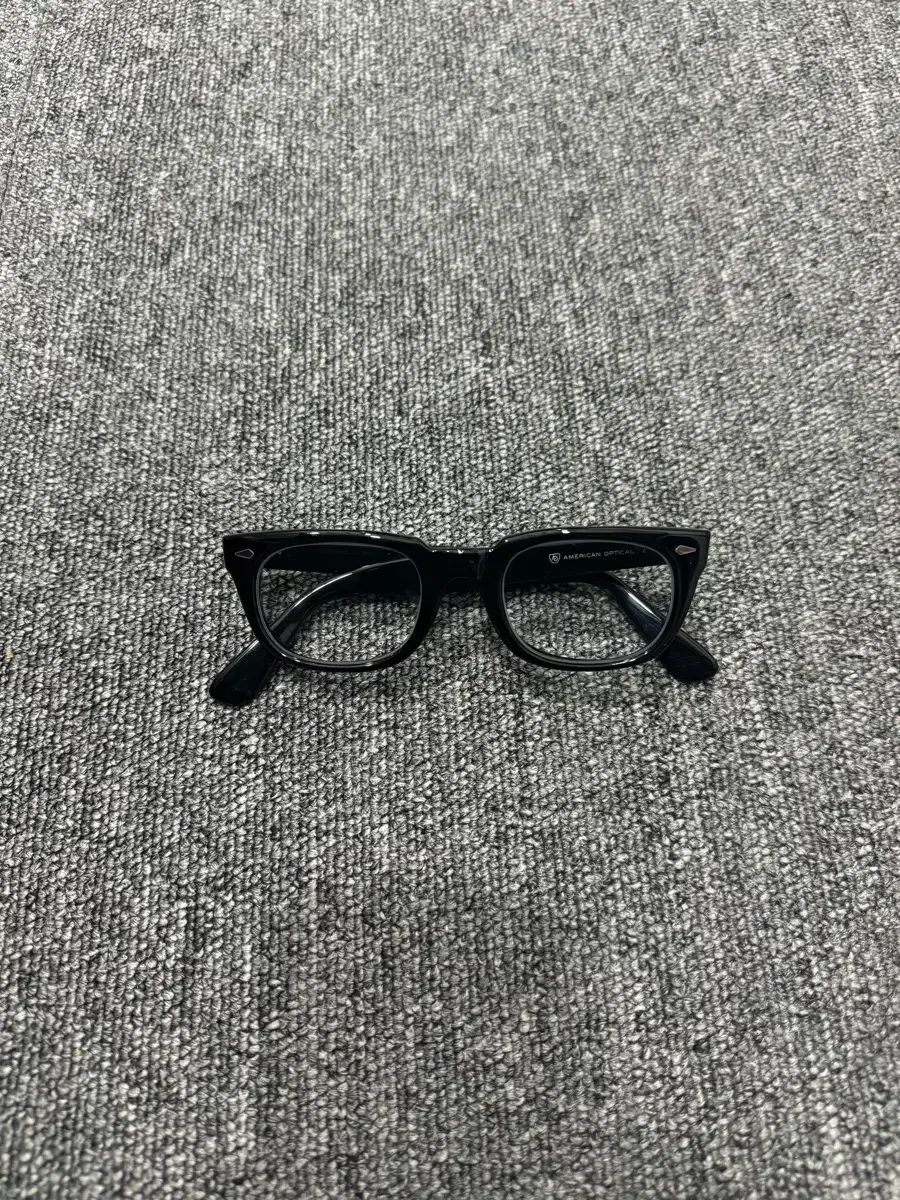 60 s レッドドット アメリカン オプティカル マンハッタン ブラック 48 23