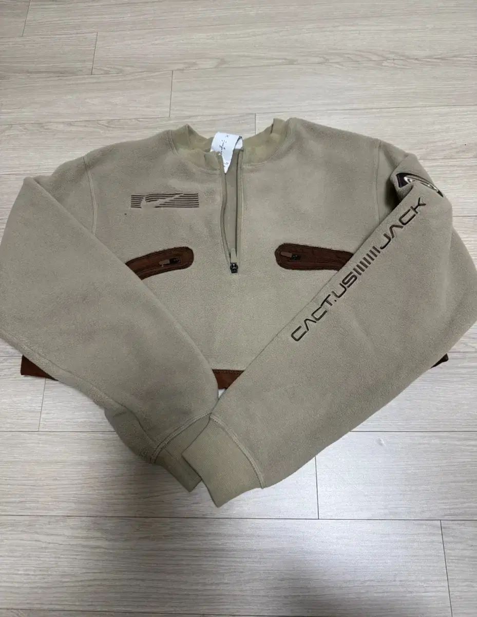 ナイキ x トラヴィス スコット フリース クルーネック