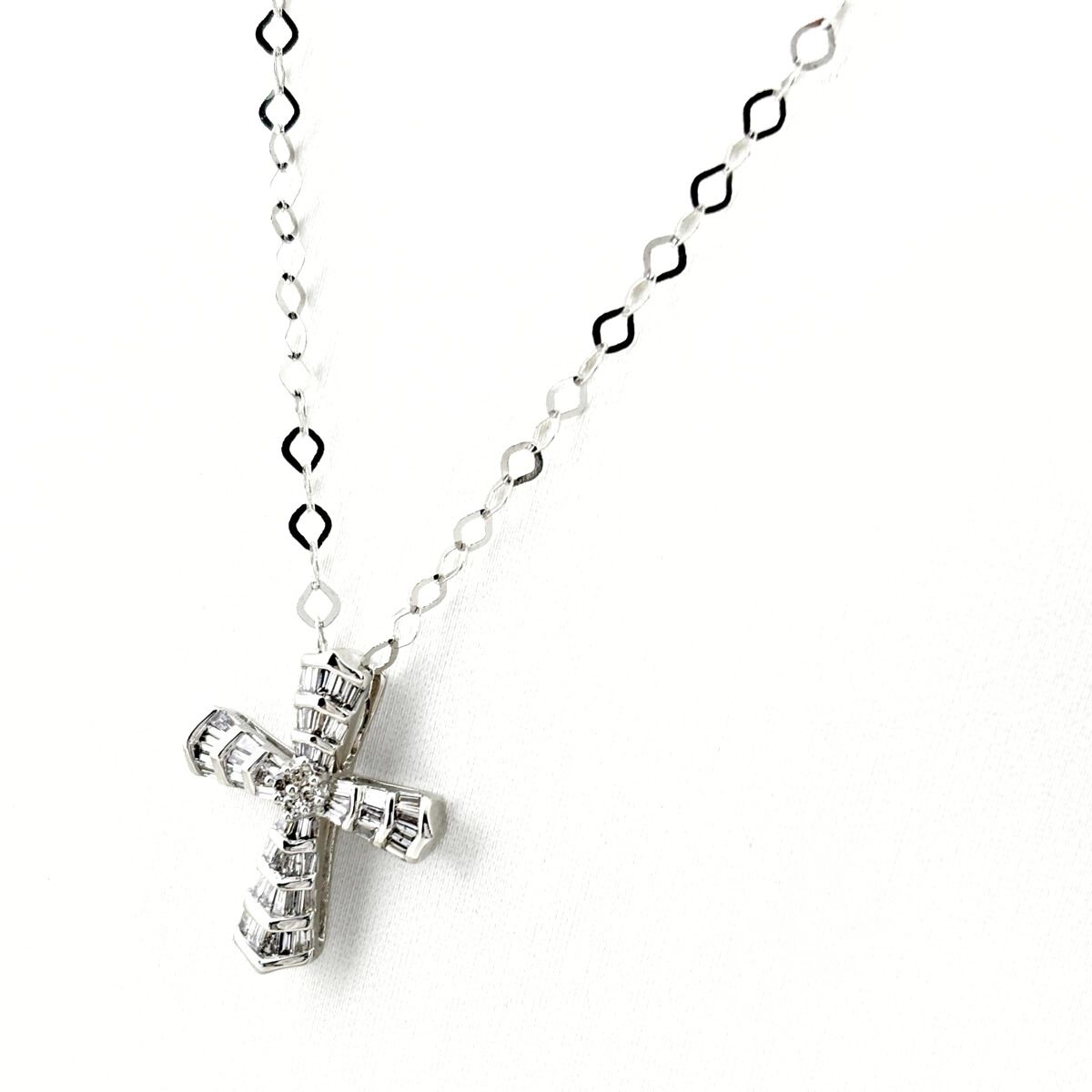 クロスモチーフ ネックレス WG ホワイトゴールド ペンダント メレダイヤ 十字架 K 18 ダイヤモンド レディース