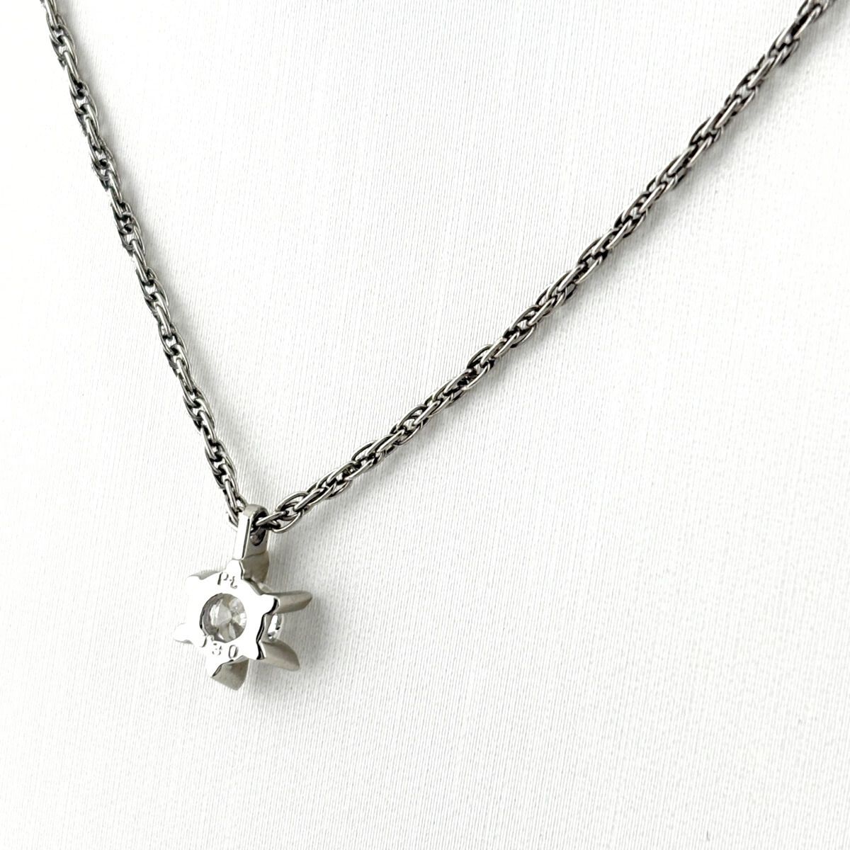 ダイヤモンド デザインネックレス プラチナ ペンダント ネックレス