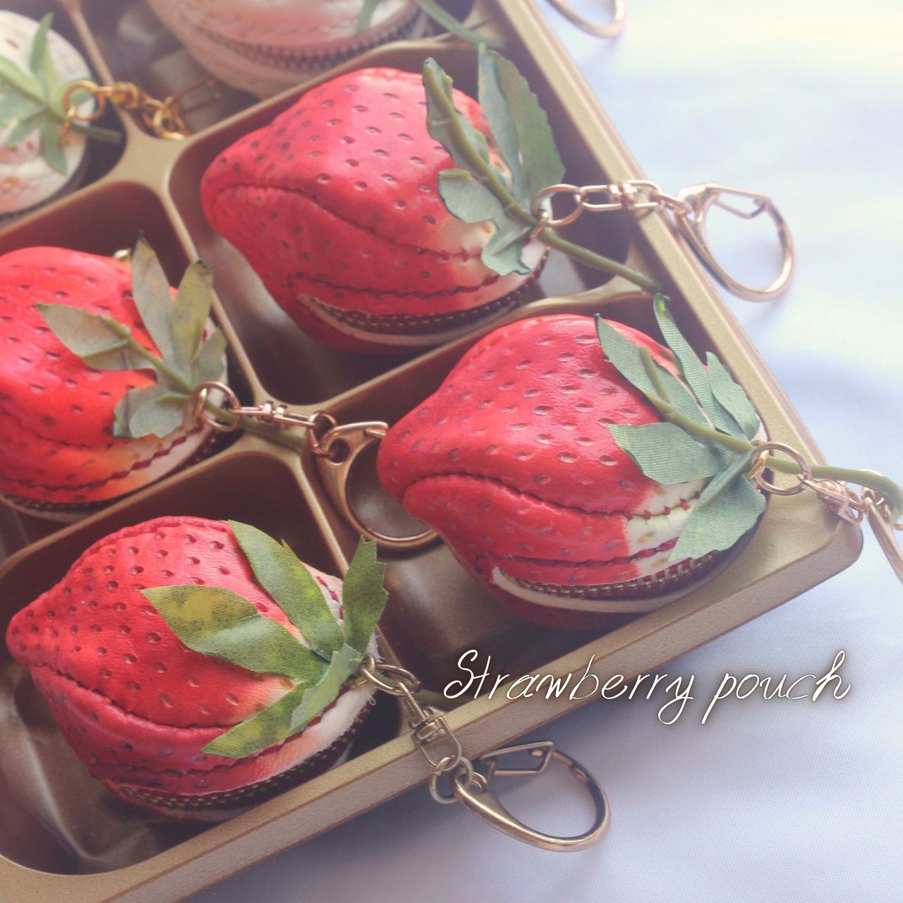 大粒いちごポーチ 1個 本革 本物そっくり 苺 小物入れ キーホルダー