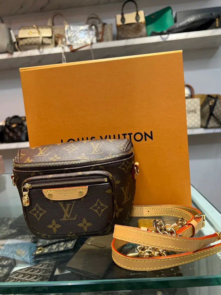 ほぼ Louis Vuitton ルイヴィトン モノグラム ミニ バムバッグ チェーン ショルダーバッグ M 82335
