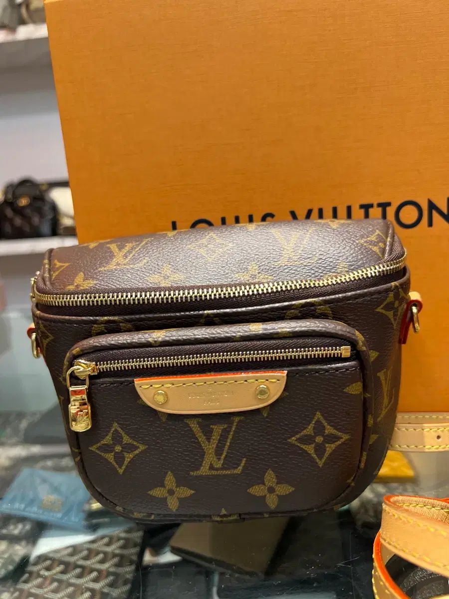 Louis Vuitton ルイヴィトン モノグラム ミニ バムバッグ チェーン ショルダーバッグ M 82335
