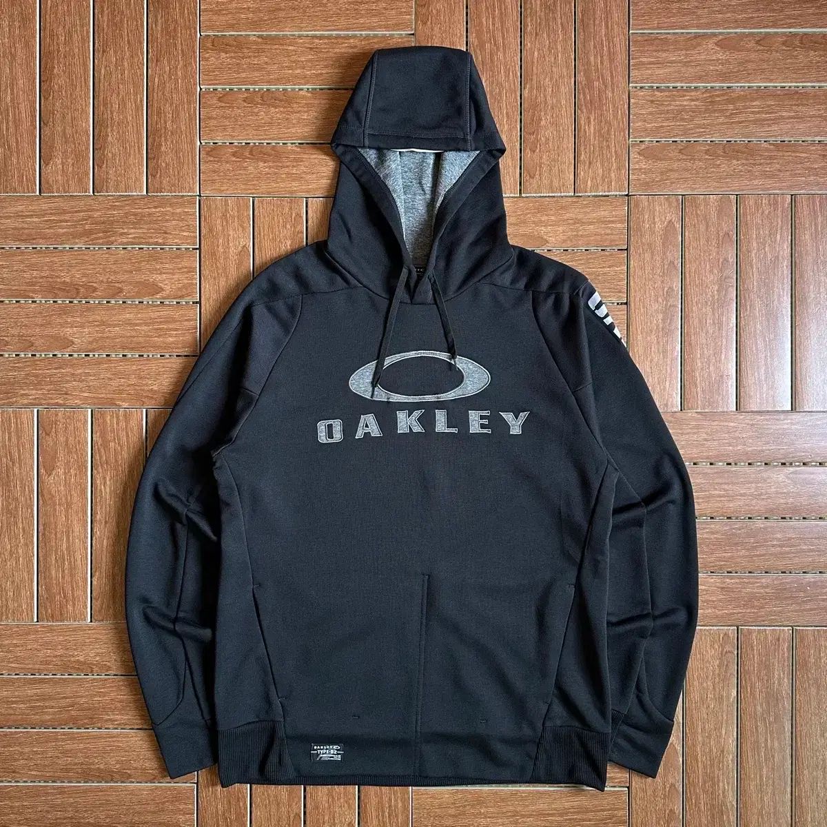 オークリー シエラ DWR フリース ブラックアウト フーディー