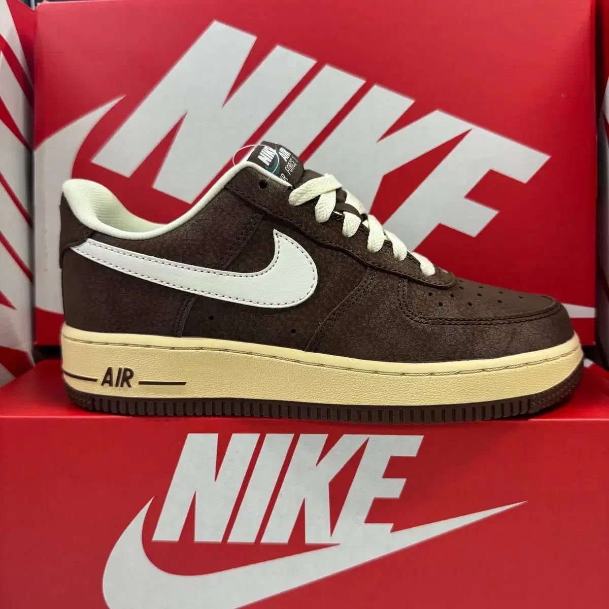 ナイキ エアフォース ロー ココナッツ ミルク