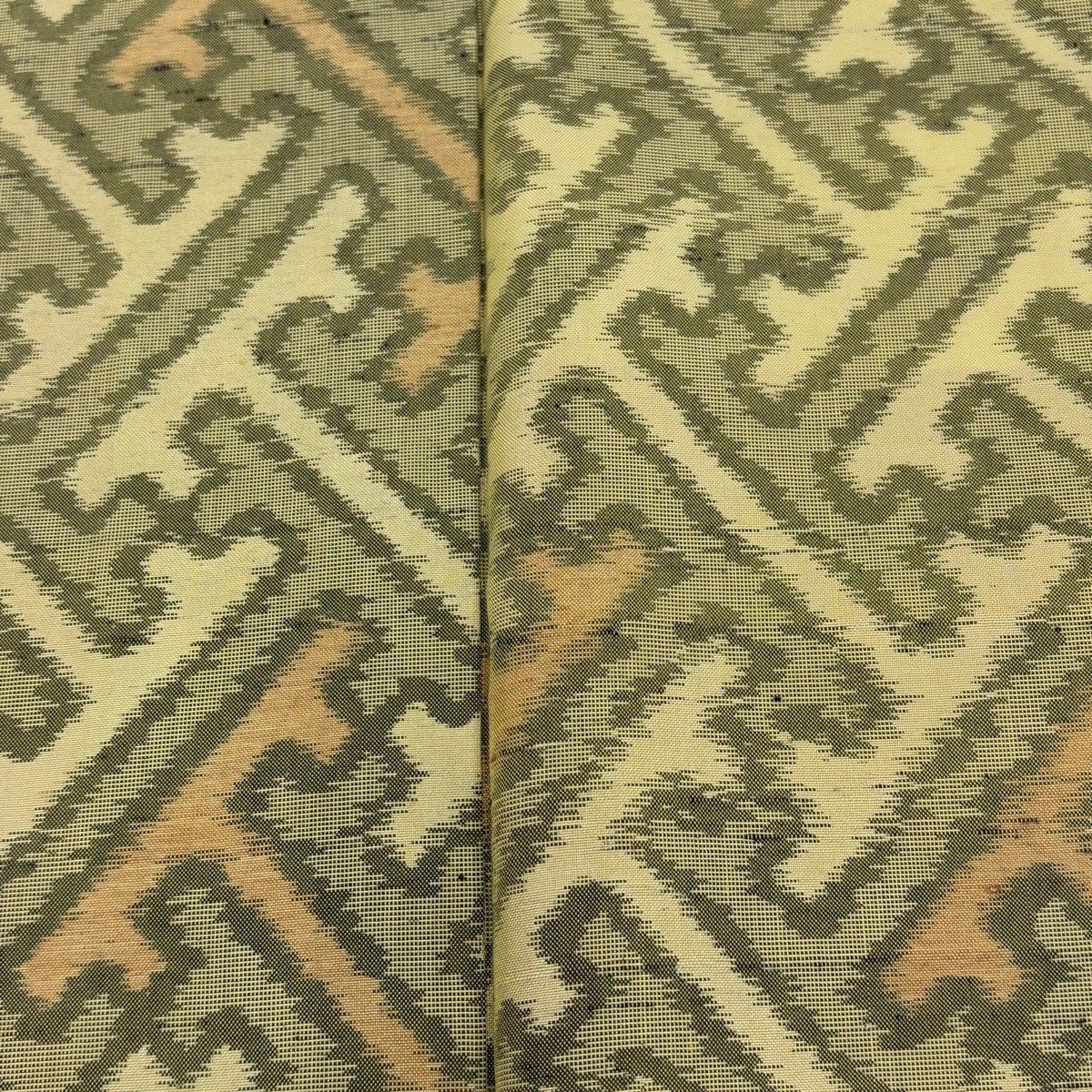 紬 身丈163cm 裄丈66cm M 袷 幾何学模様 薄緑 正絹 優品 【中古