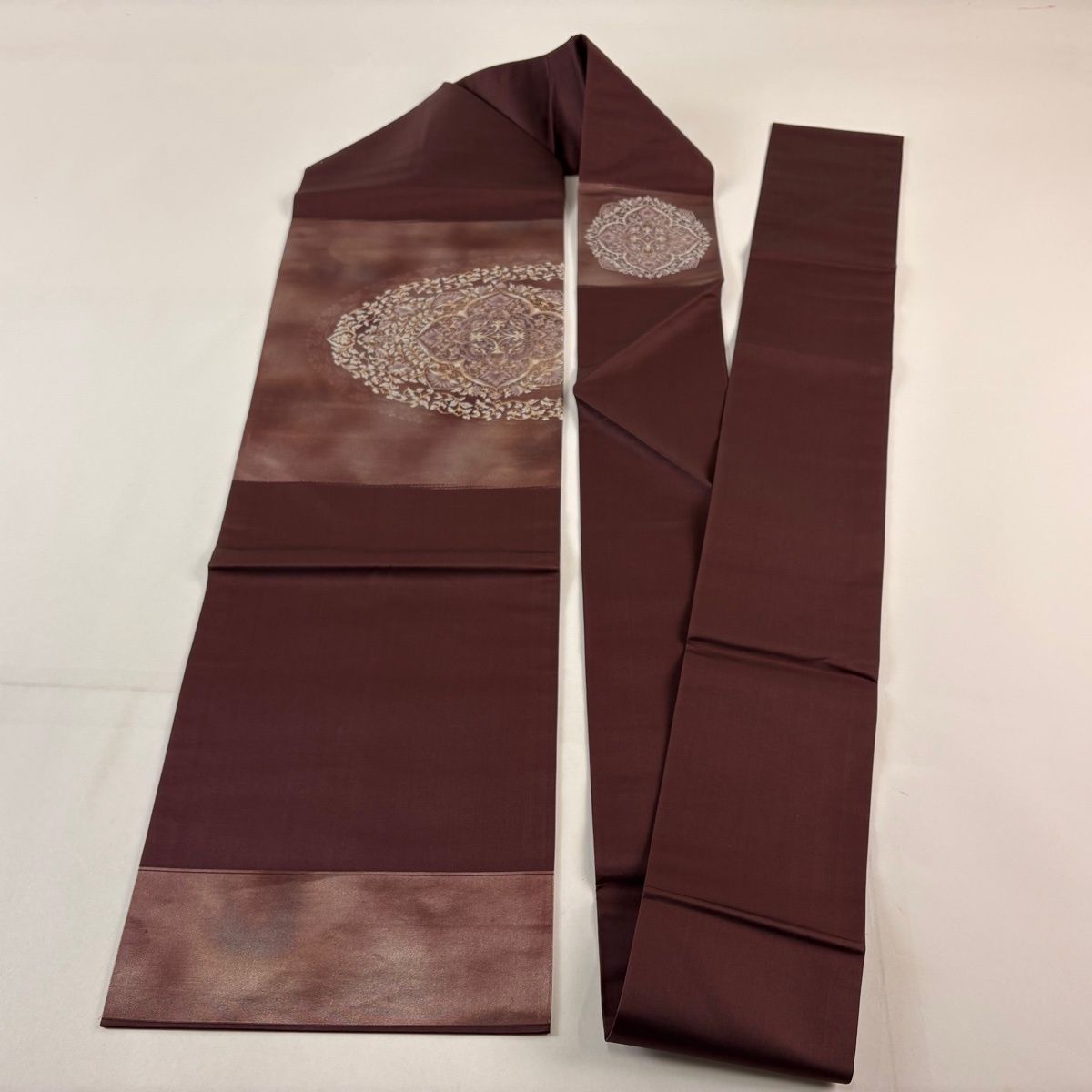 ユ92名古屋帯 唐織華文 金糸　フォーマル 名古屋仕立て 金糸 牡丹金襴 絹 美品】 名古屋帯 優品 関西仕立て 華文 金糸 箔 茶紫 正絹 【中古