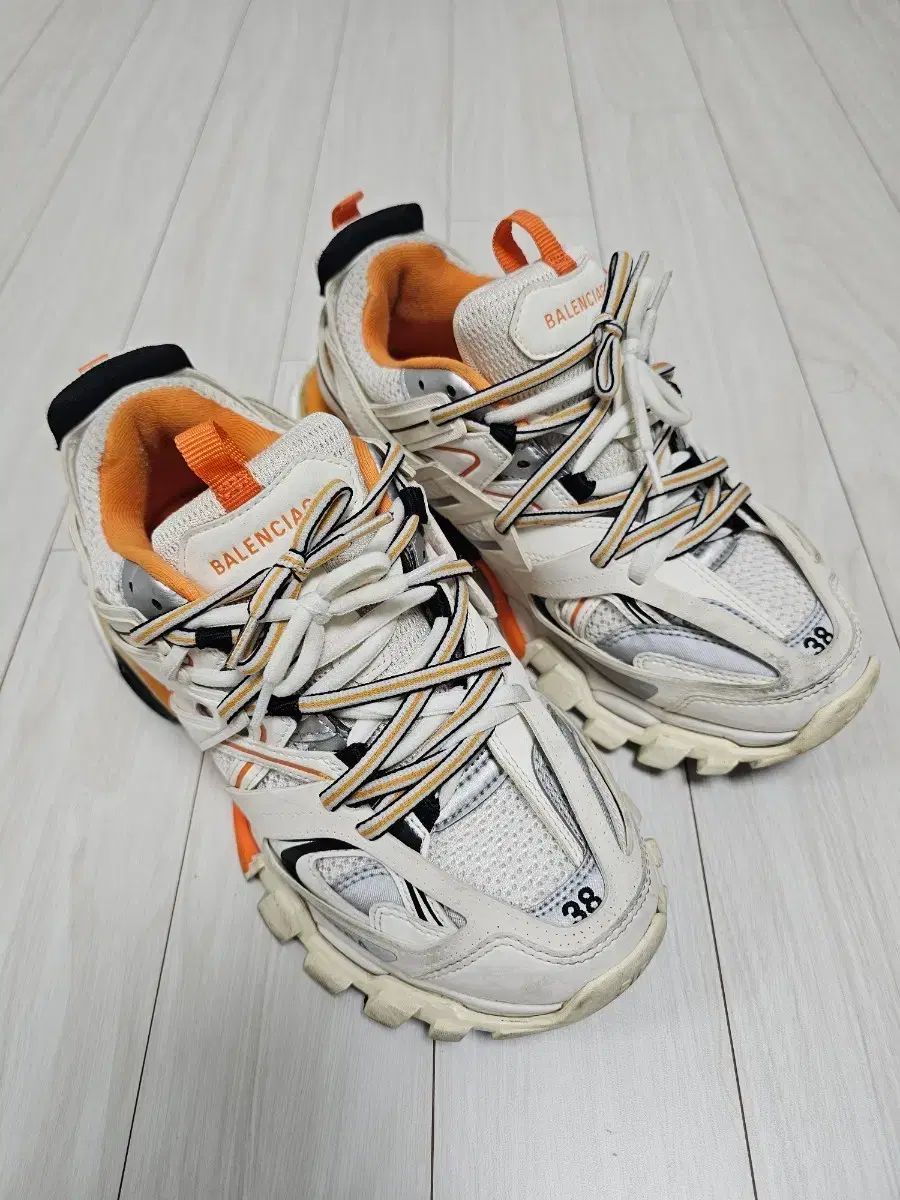 バレンシアガ トラックシューズ 白 オレンジ
